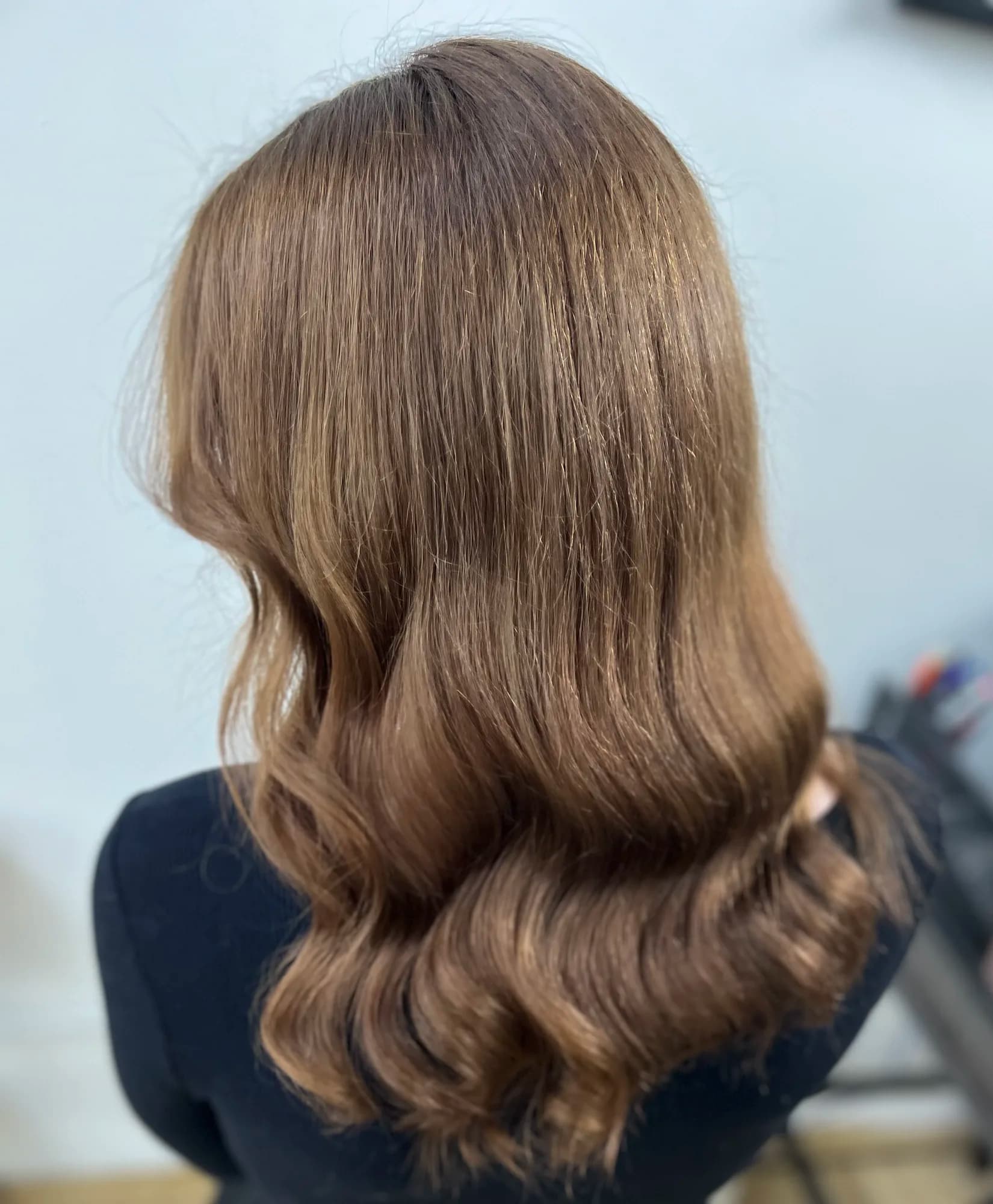 Balanced corrective hair colour finish